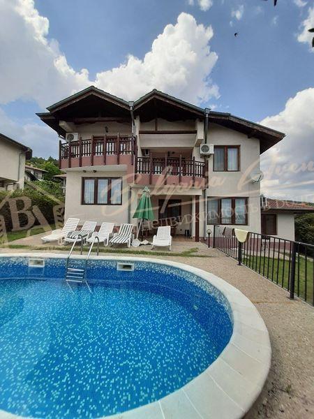 3-Bedroom House with Swimming Pool 4 km from the Sea near Albena, Dobrich Region