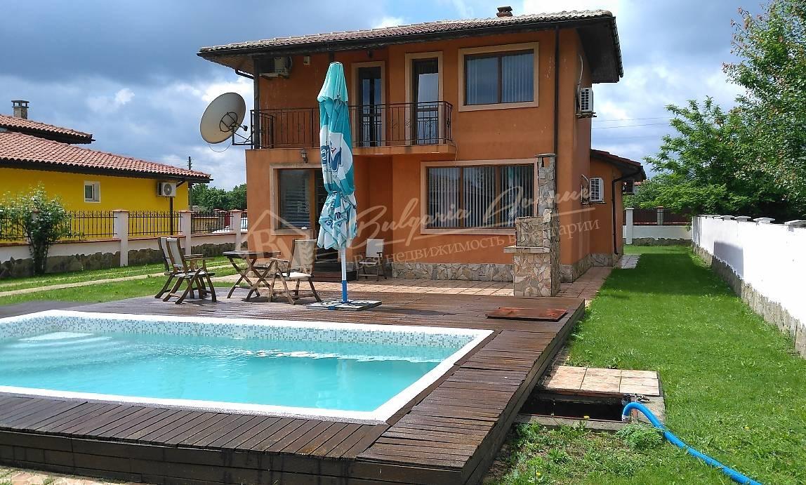 Family house / villa on two floors and guest house, garage and outdoor swimming pool, Balchik
