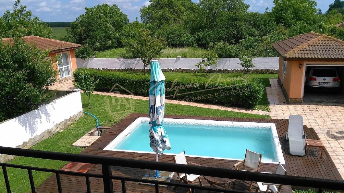Family house / villa on two floors and guest house, garage and outdoor swimming pool, Balchik
