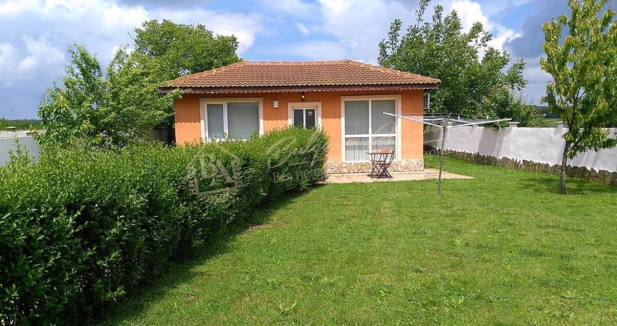 Family house / villa on two floors and guest house, garage and outdoor swimming pool, Balchik