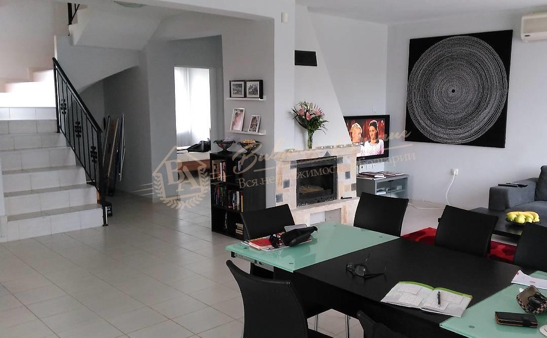 Family house / villa on two floors and guest house, garage and outdoor swimming pool, Balchik