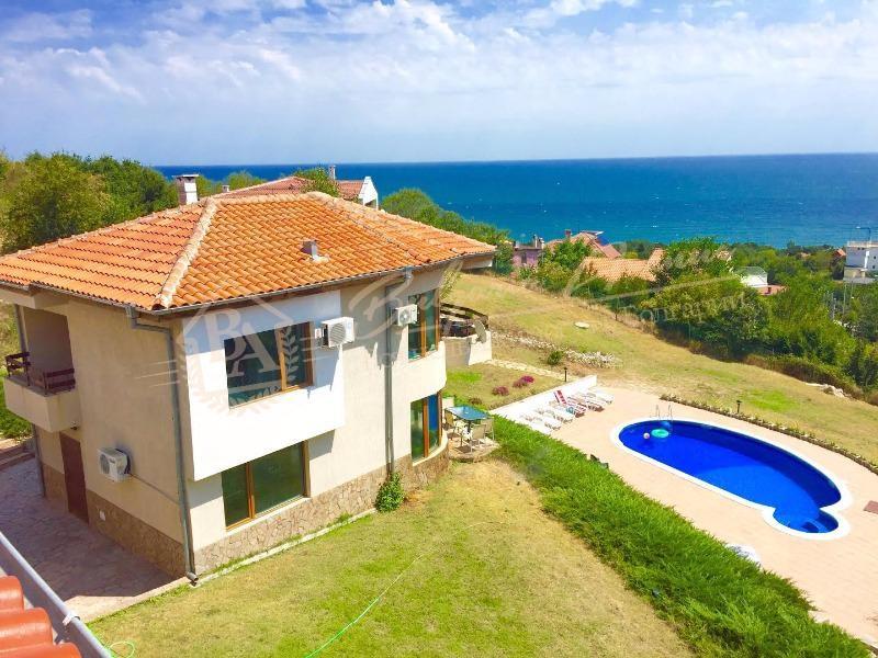 House with swimming pool, plot and sea view in the suburbs of Varna