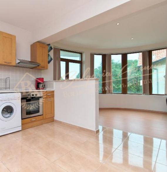 House with swimming pool, plot and sea view in the suburbs of Varna