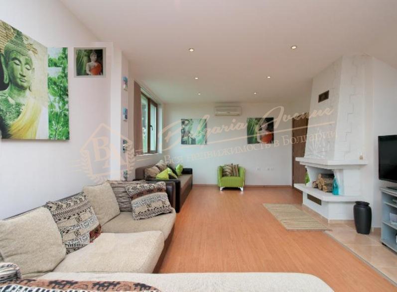 House with swimming pool, plot and sea view in the suburbs of Varna
