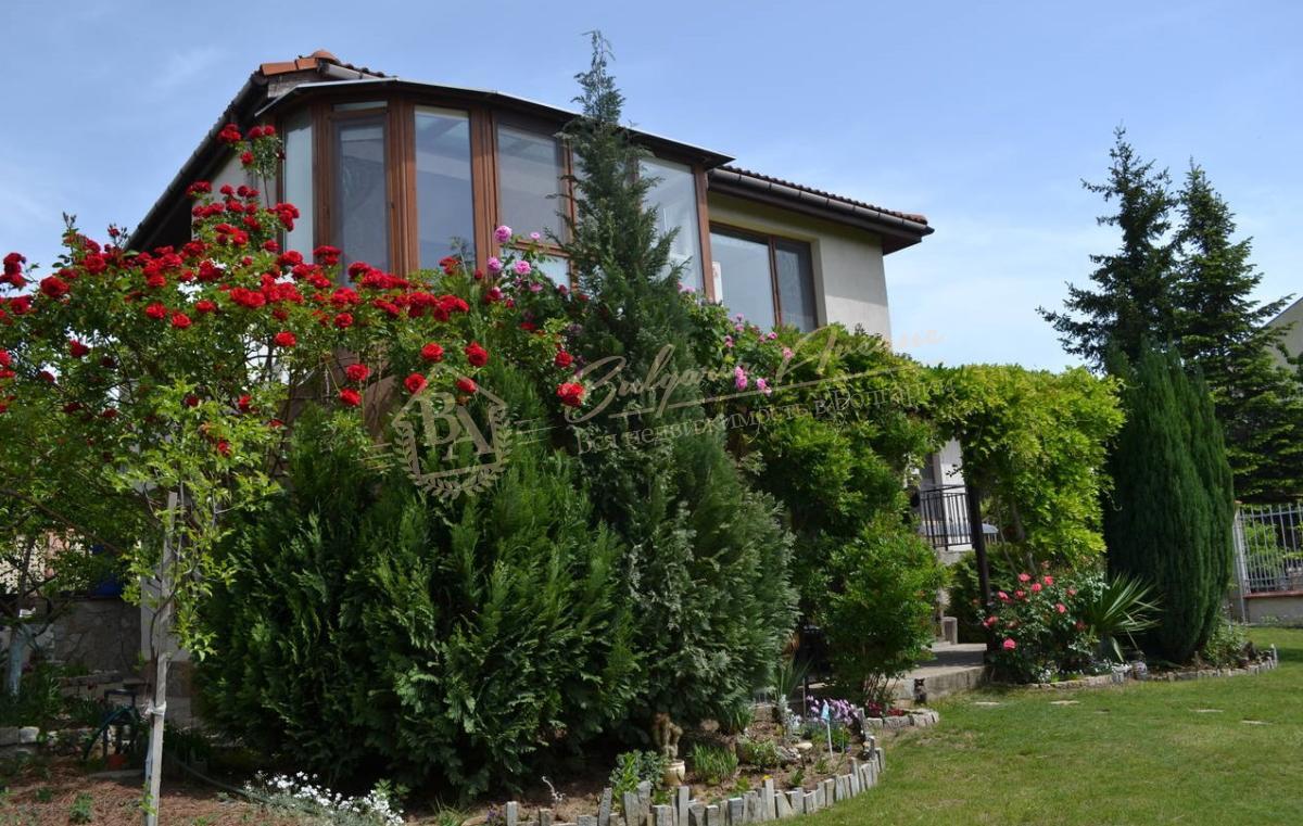 House in a quiet and picturesque district of Varna, 15 minutes' walk from the beach