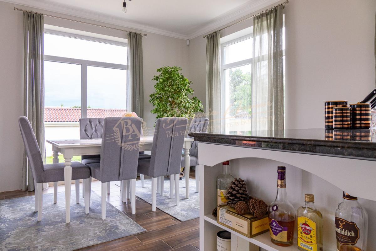 Private, elite house with lake and sea views in Varna