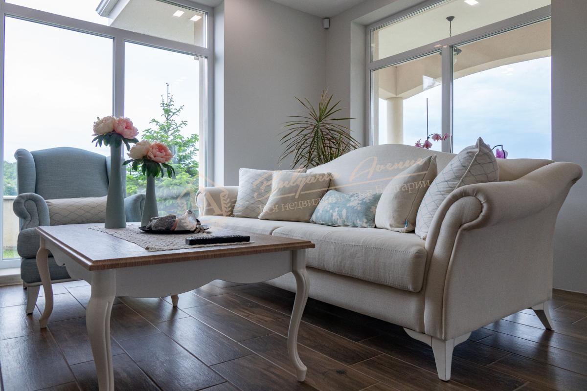 Private, elite house with lake and sea views in Varna