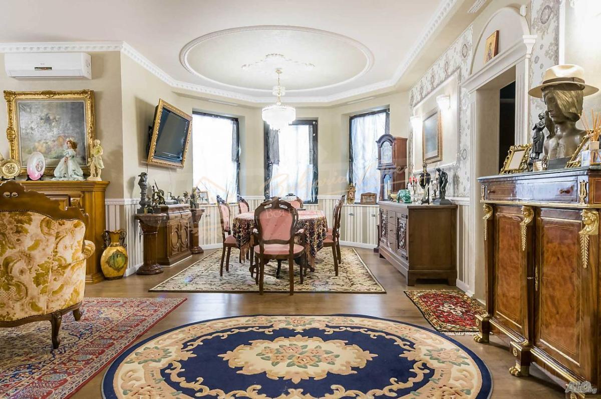 Elite house with plot minutes from the centre of Varna