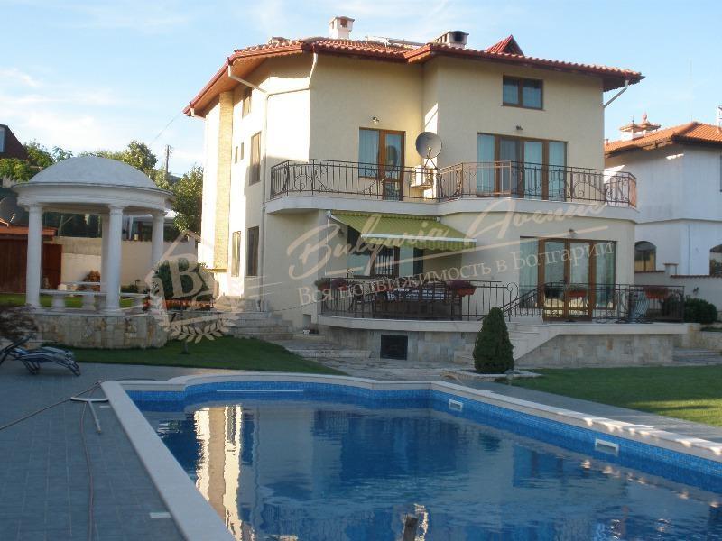 The house has an exceptional sea view and is located in the city of Varna
