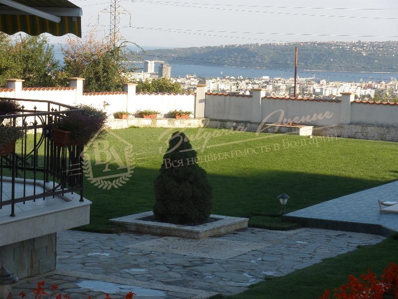 The house has an exceptional sea view and is located in the city of Varna