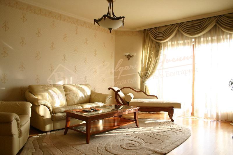 The house has an exceptional sea view and is located in the city of Varna