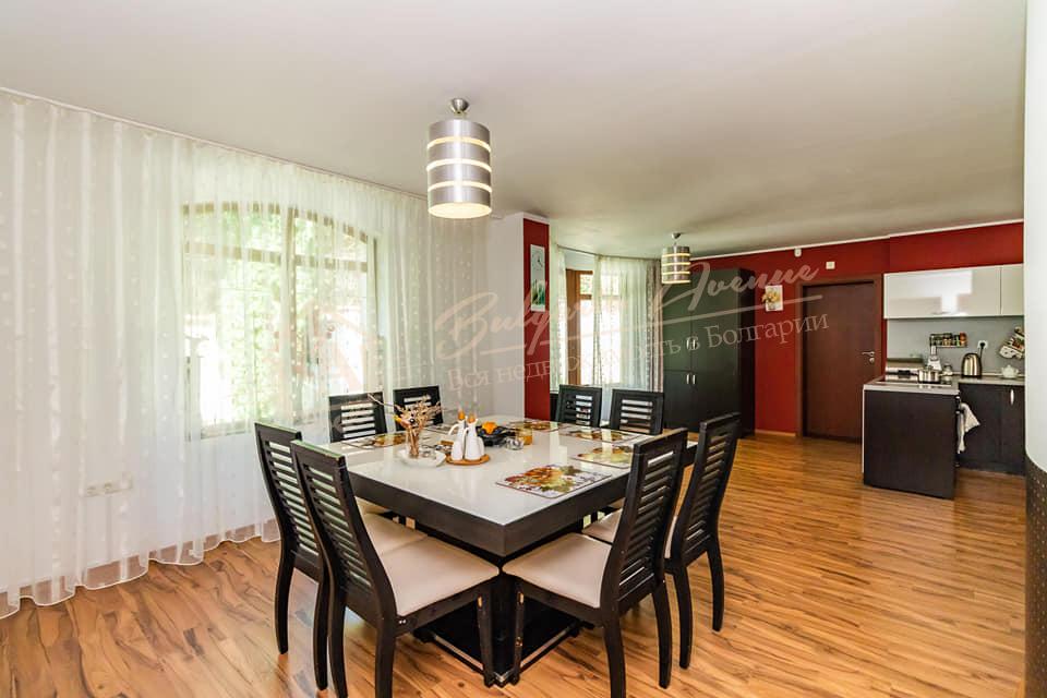 Two-storey house with swimming pool, 5 bedrooms to a special design, in Varna