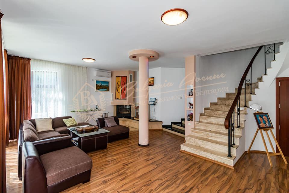 Two-storey house with swimming pool, 5 bedrooms to a special design, in Varna