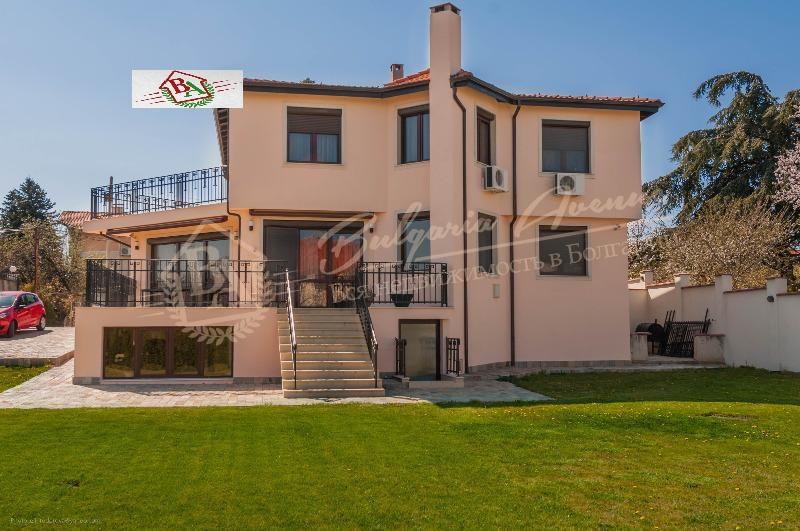 Modern, luxurious two-storey house in the popular Trakata district of Varna