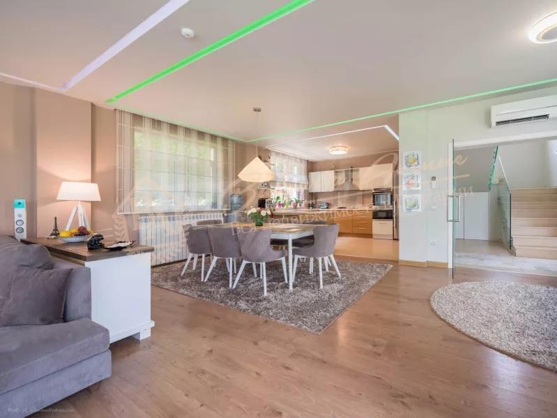 Luxury house with sea view, swimming pool and plot in Varna