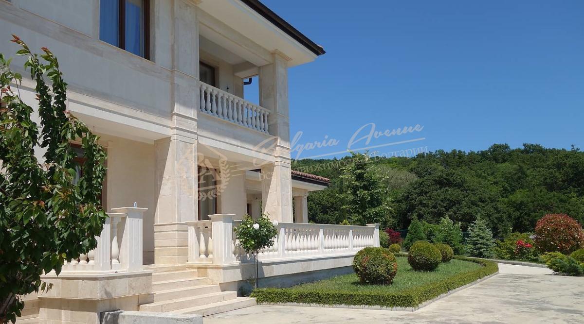 Beautiful house with panoramic views of the Sunny Beach bay and the town of Nessebar