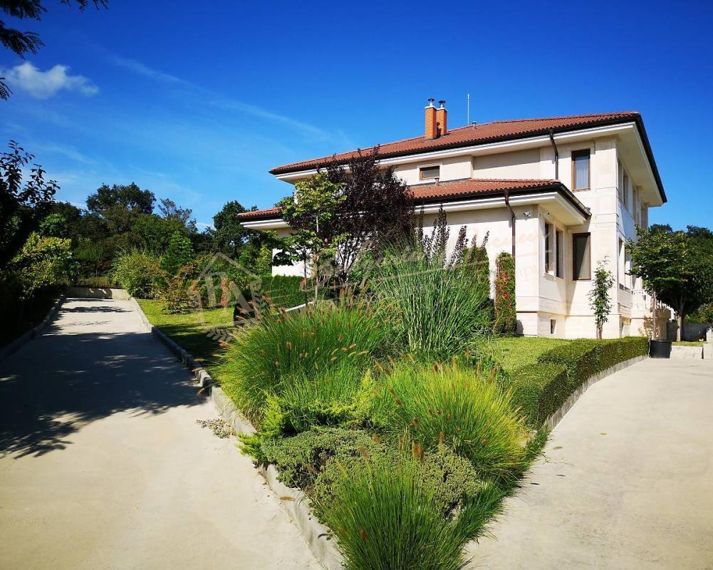 Beautiful house with panoramic views of the Sunny Beach bay and the town of Nessebar