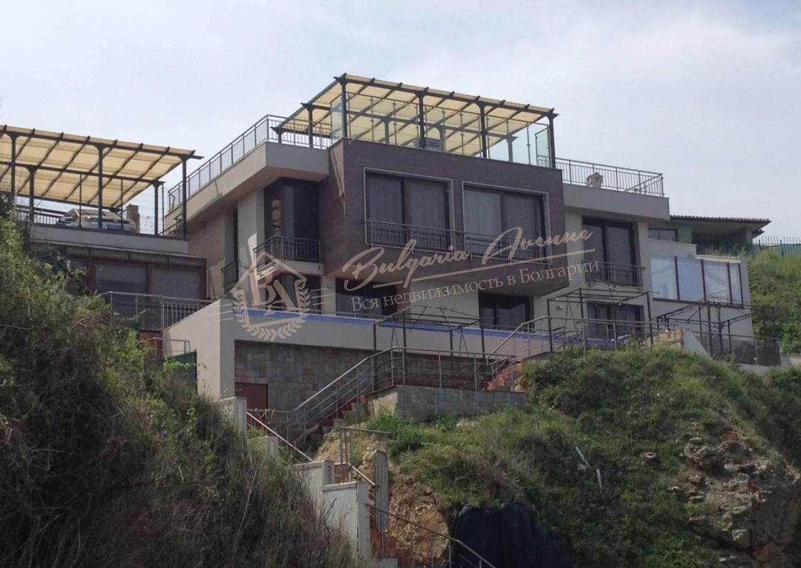 Luxury house with beautiful view of the bay