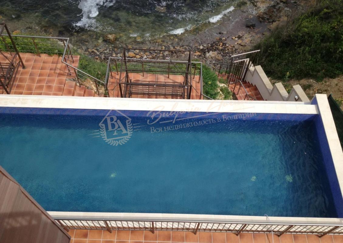 Luxury house with beautiful view of the bay