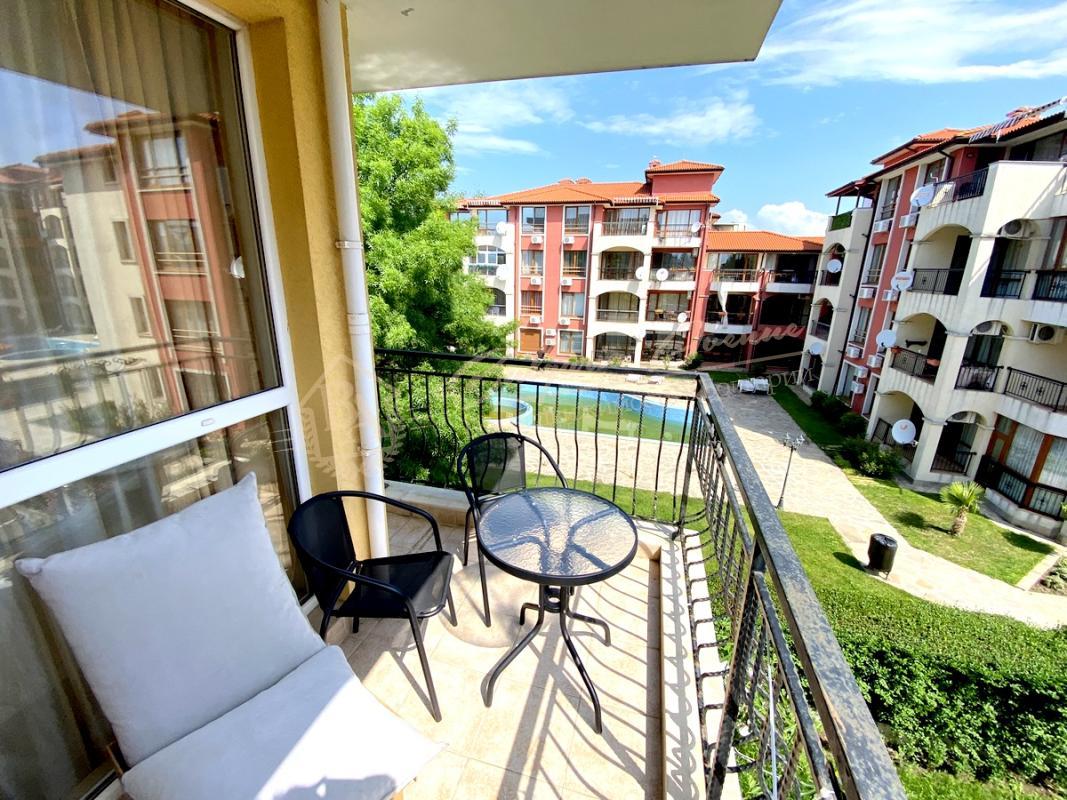 Large studio apartment in a residential building without a maintenance fee in Ravda