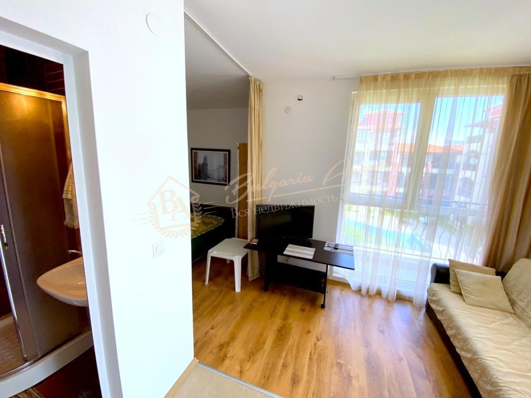 Large studio apartment in a residential building without a maintenance fee in Ravda