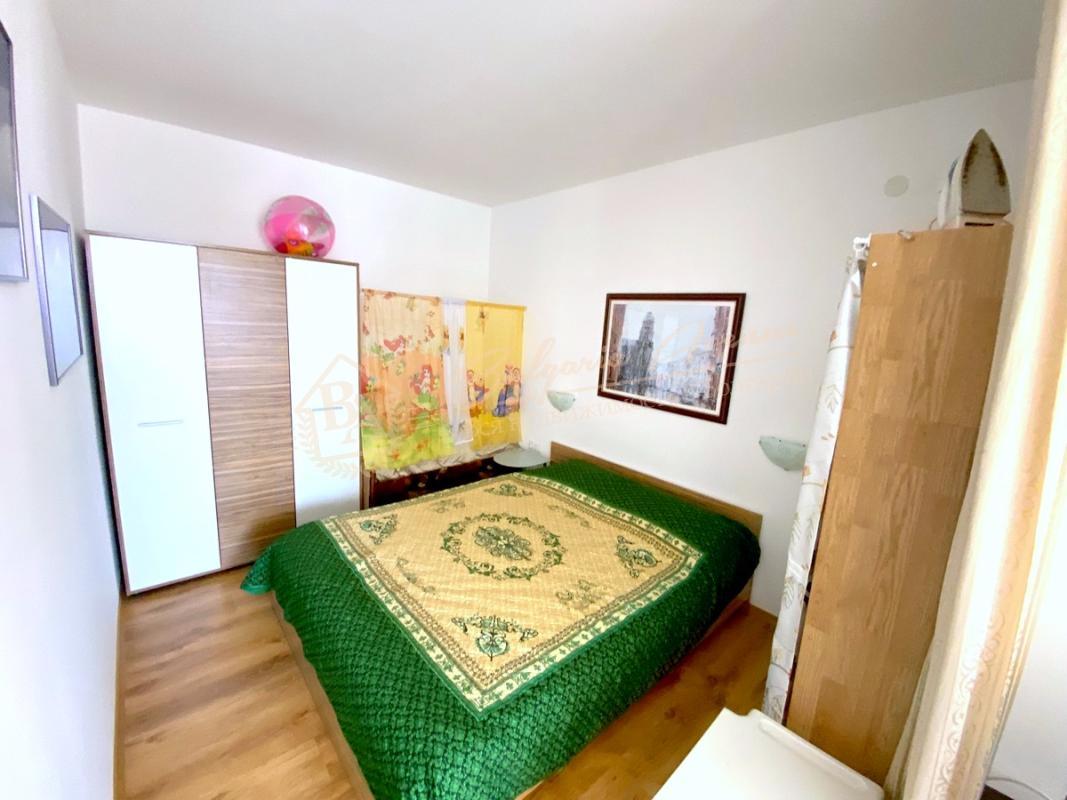 Large studio apartment in a residential building without a maintenance fee in Ravda