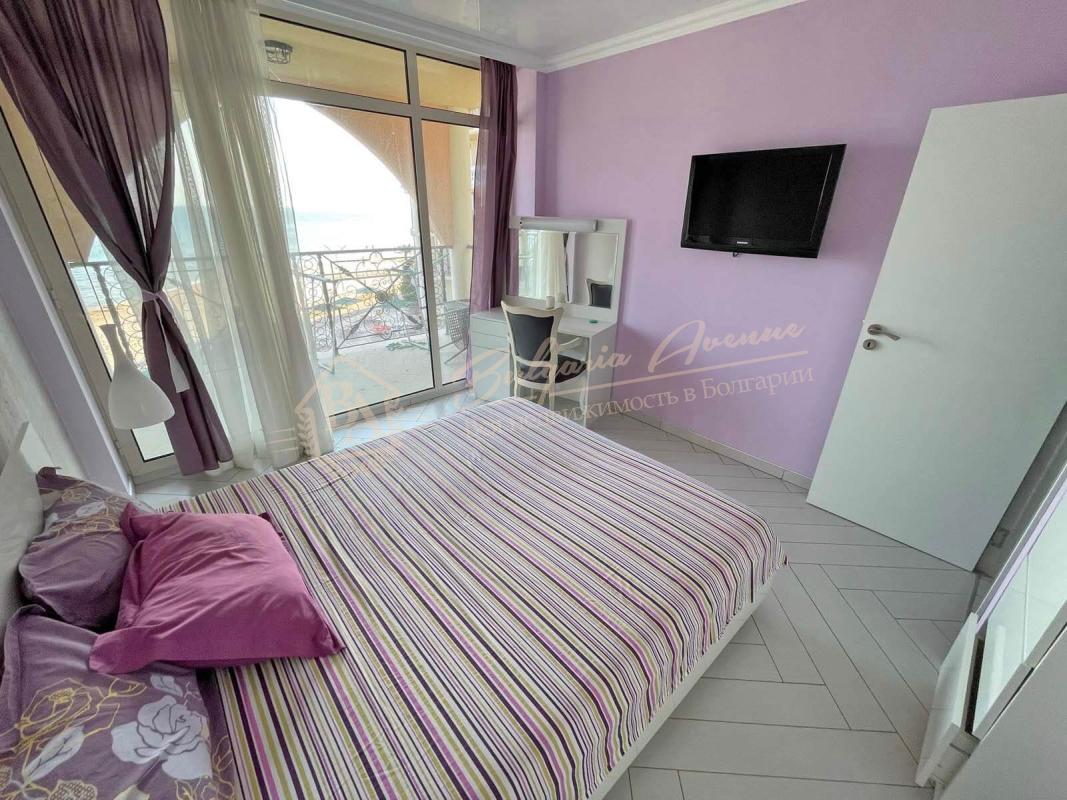 Three-bedroom apartment in the elite Atrium complex, Elenite. First line, frontal sea view!