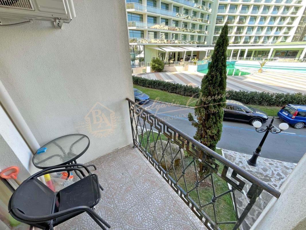 Three-bedroom apartment with 2 terraces in the Victoria Residence complex, Sunny Beach