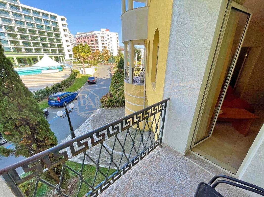 Three-bedroom apartment with 2 terraces in the Victoria Residence complex, Sunny Beach