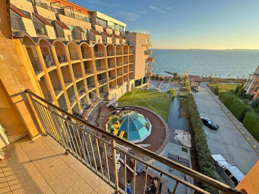 Великолепный трехкомнатный апартамент с видом на море в Grand Hotel, Свети Влас