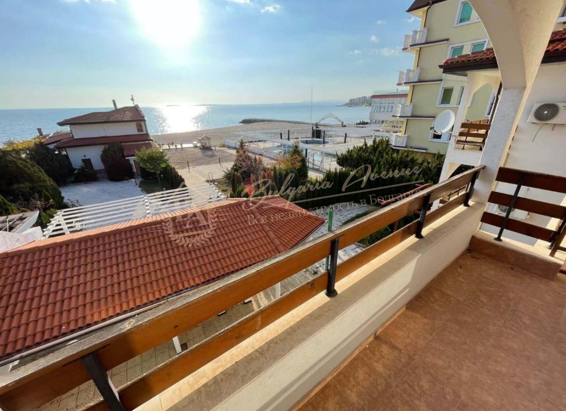 1-Bedroom Apartment in Robinson Beach Complex, Elenite. Sea View!