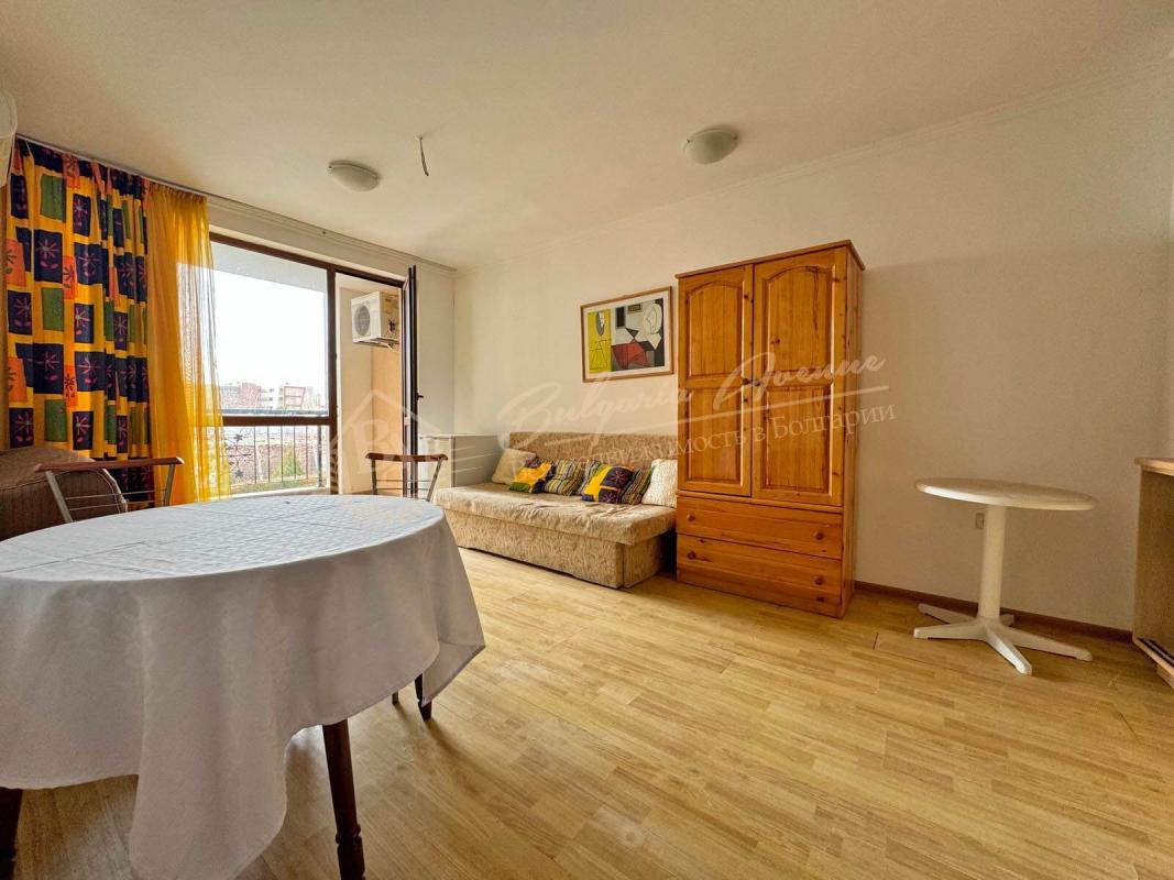 Two-Bedroom Apartment with Sea View in Villa Astoria, Elenite