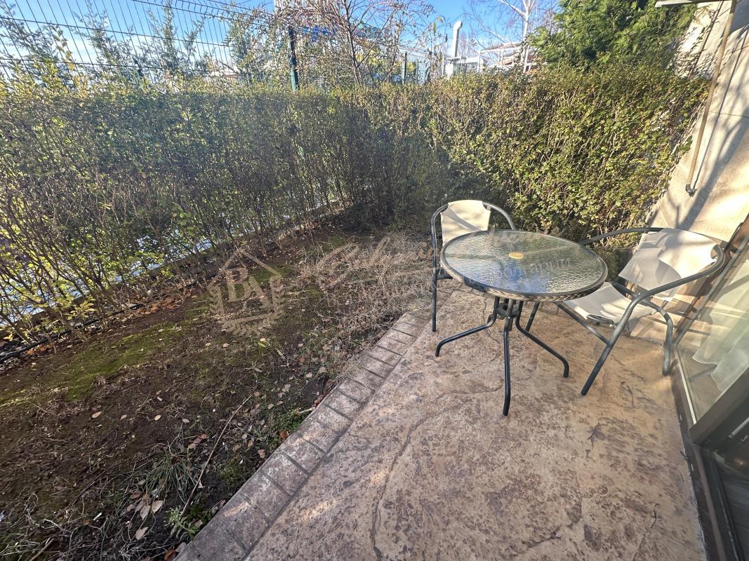 Studio apartment in the Tarsis Nova complex on the ground floor, with its own courtyard