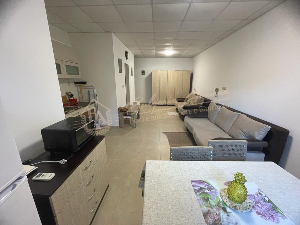 Spacious studio apartment with English courtyard in the Tarsis Nova complex, Sunny Beach