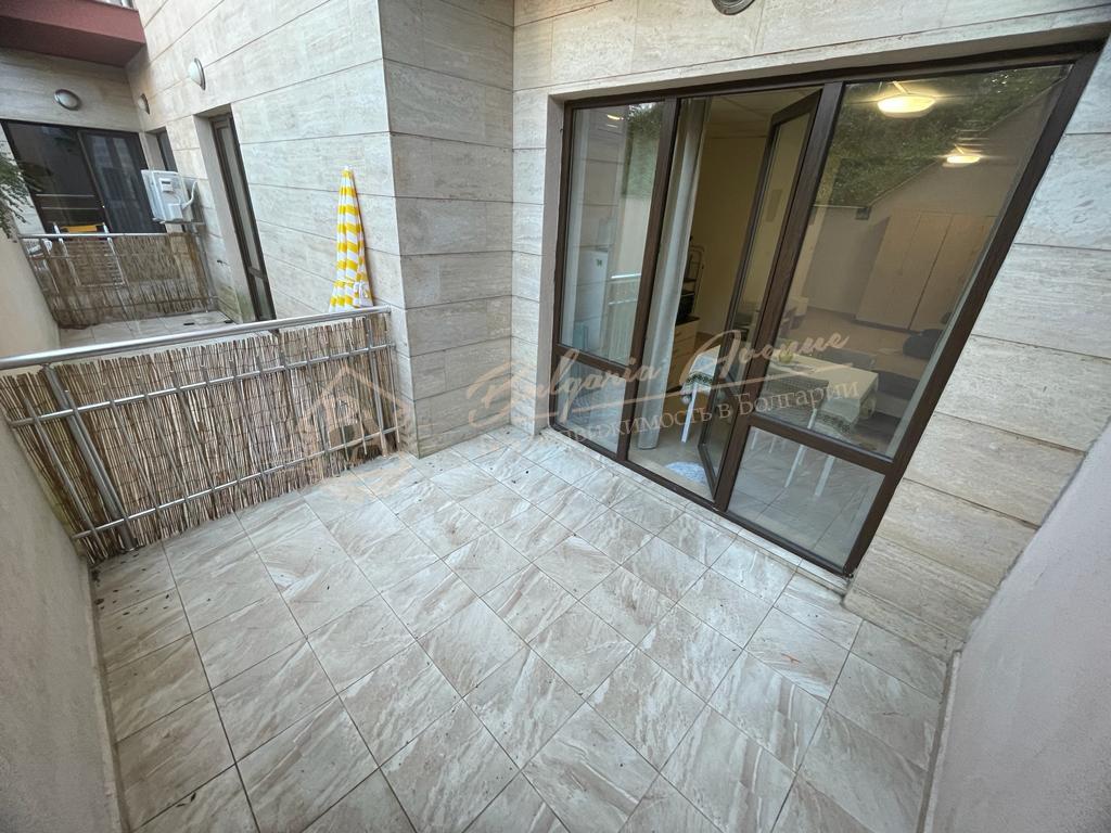 Spacious studio apartment with English courtyard in the Tarsis Nova complex, Sunny Beach