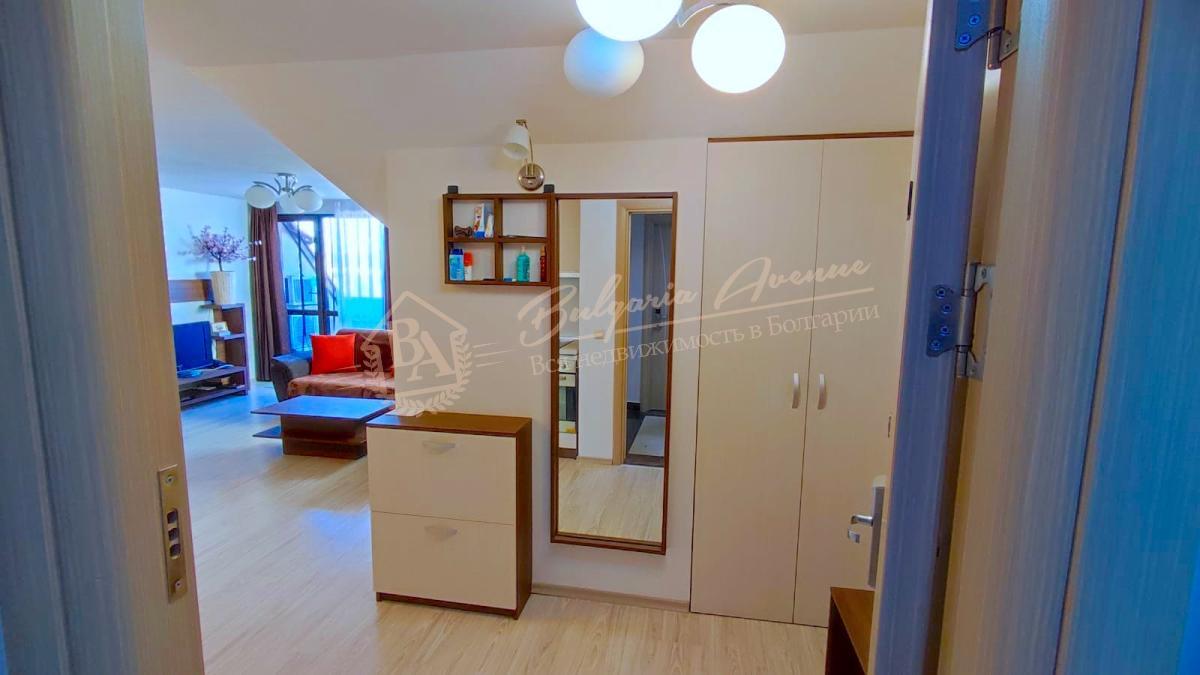 Spacious two-bedroom apartment in Tarsis 2B complex. Mountain views from the terrace