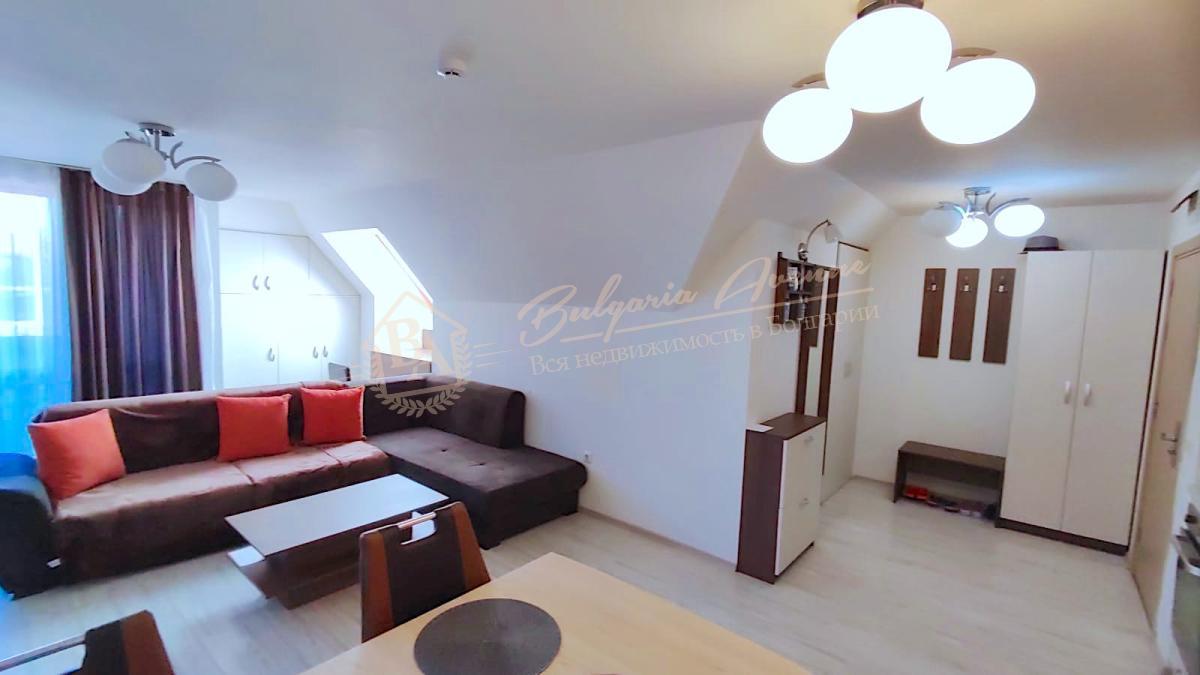 Spacious two-bedroom apartment in Tarsis 2B complex. Mountain views from the terrace