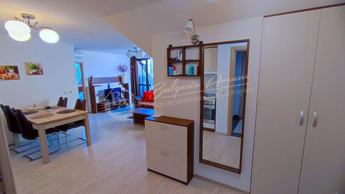 Spacious two-bedroom apartment in Tarsis 2B complex. Mountain views from the terrace