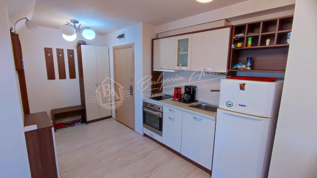 Spacious two-bedroom apartment in Tarsis 2B complex. Mountain views from the terrace