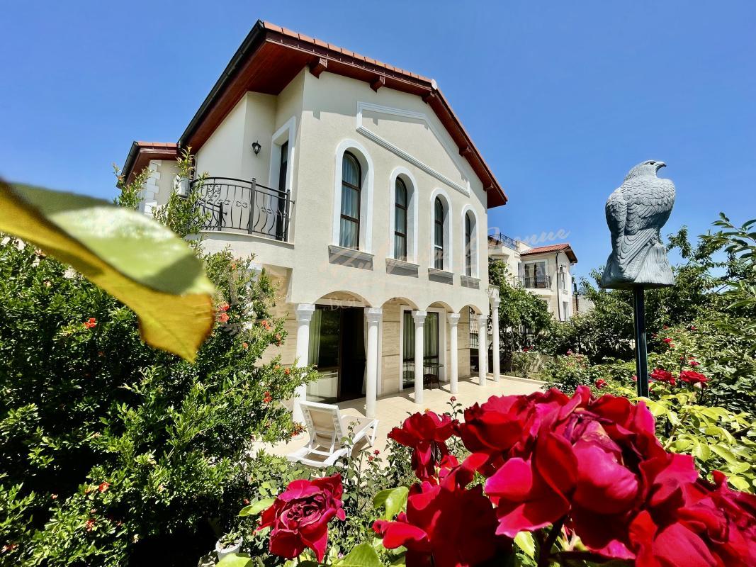 Comfortable house in Sveti Vlas with separate plot and panoramic sea view