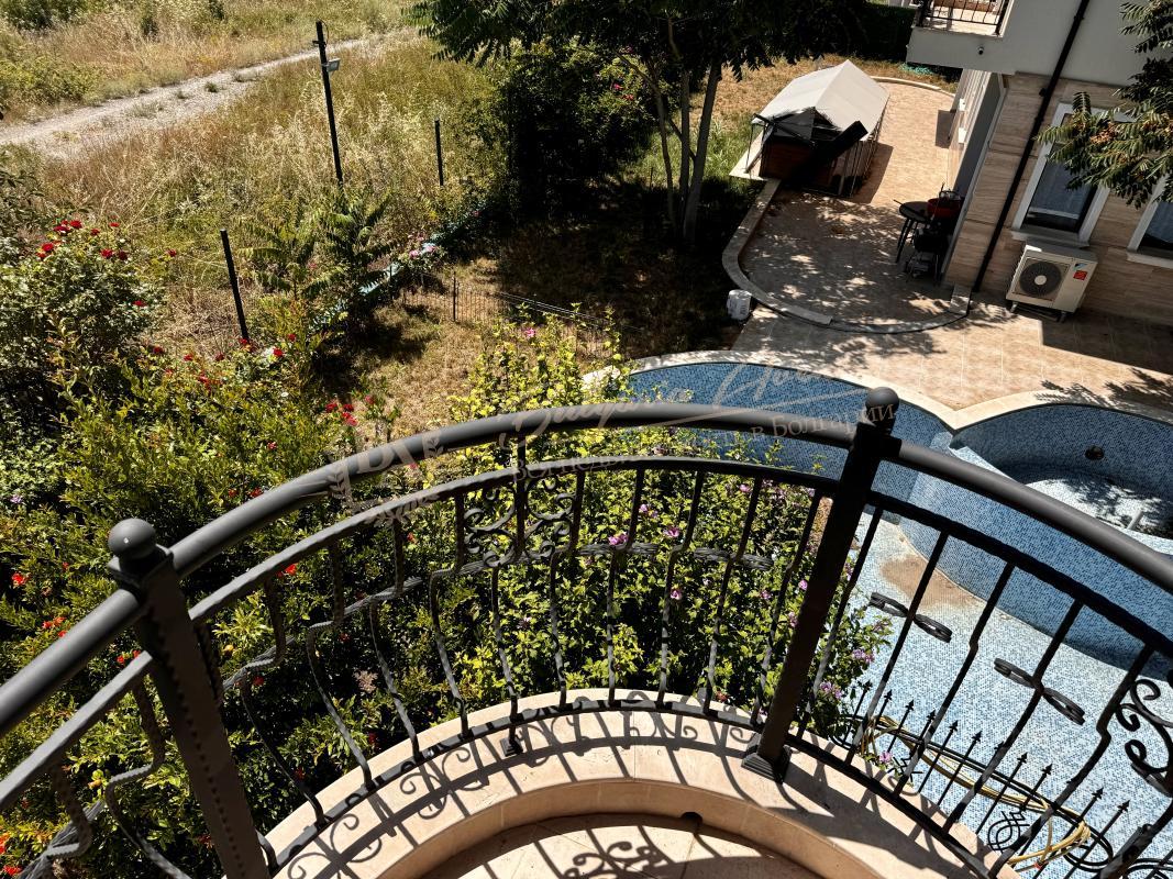 Comfortable house in Sveti Vlas with separate plot and panoramic sea view
