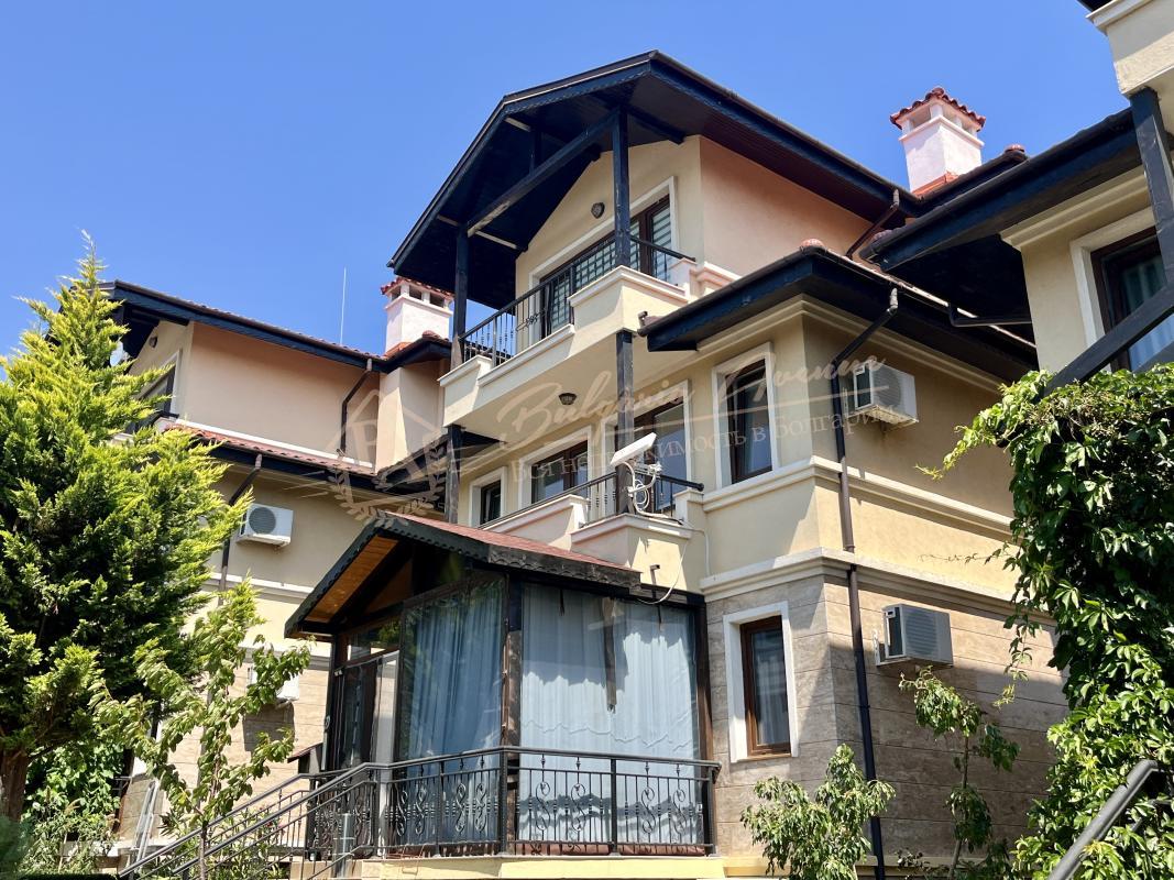 Four-storey villa with panoramic sea views in the village of Kosharitsa