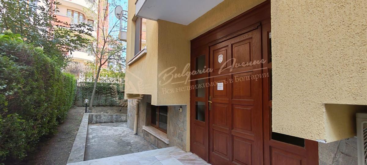 One-bedroom apartment in a residential building in Sveti Vlas - no maintenance fee