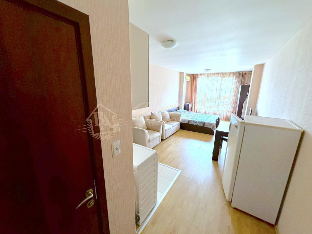 Studio apartment in the "Vigo" complex on the first line of the sea in Nessebar.