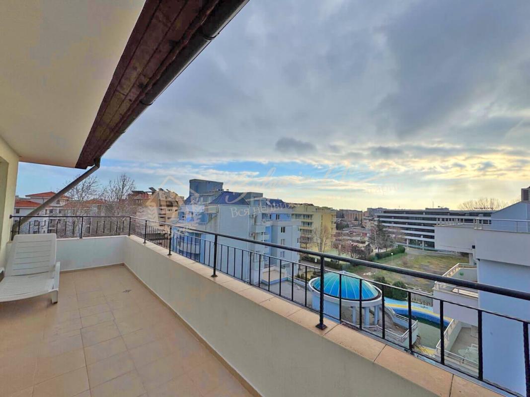 Двухкомнатный апартамент в комплексе Diamond Bay, Солнечный берег