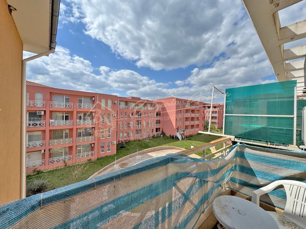 Studio with pool view in Sunny Day 6 complex, Sunny Beach