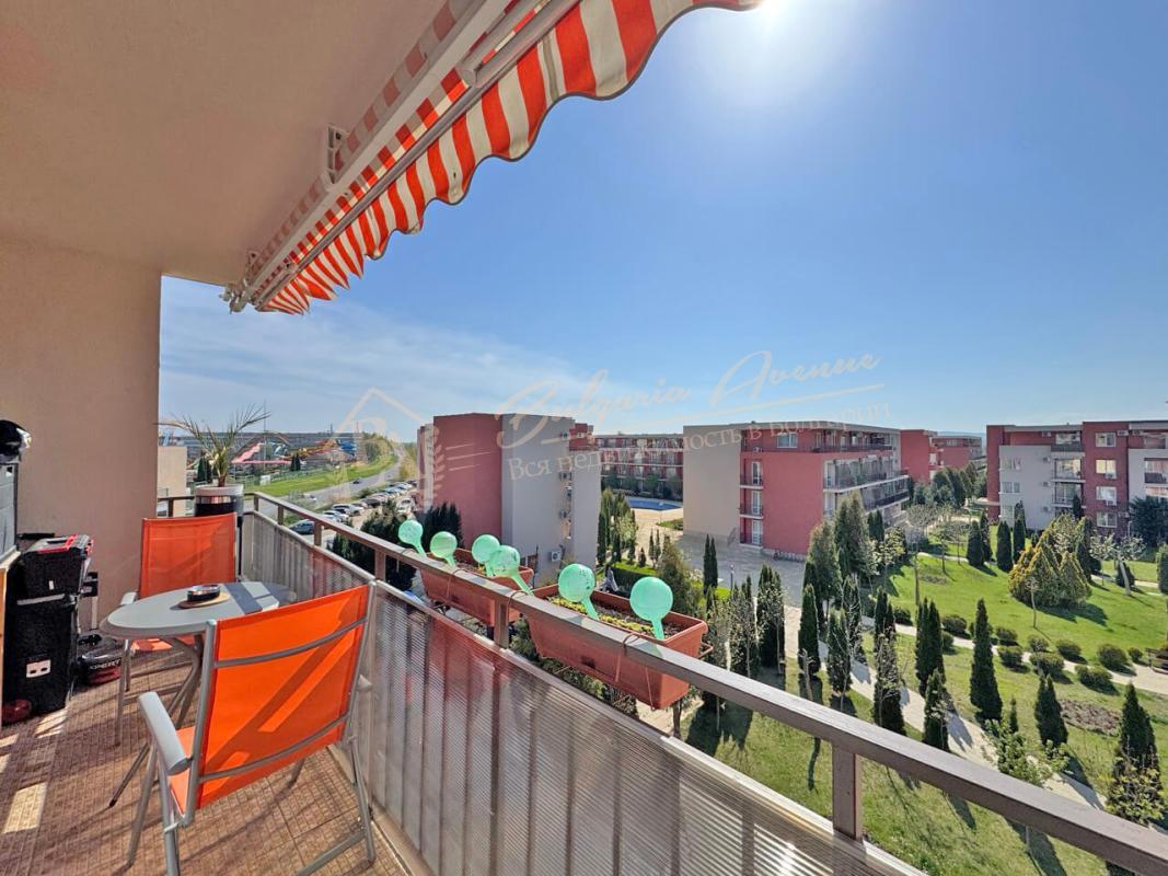 Продажа двухкомнатной квартиры в комплексе Holiday Fort Солнечный берег