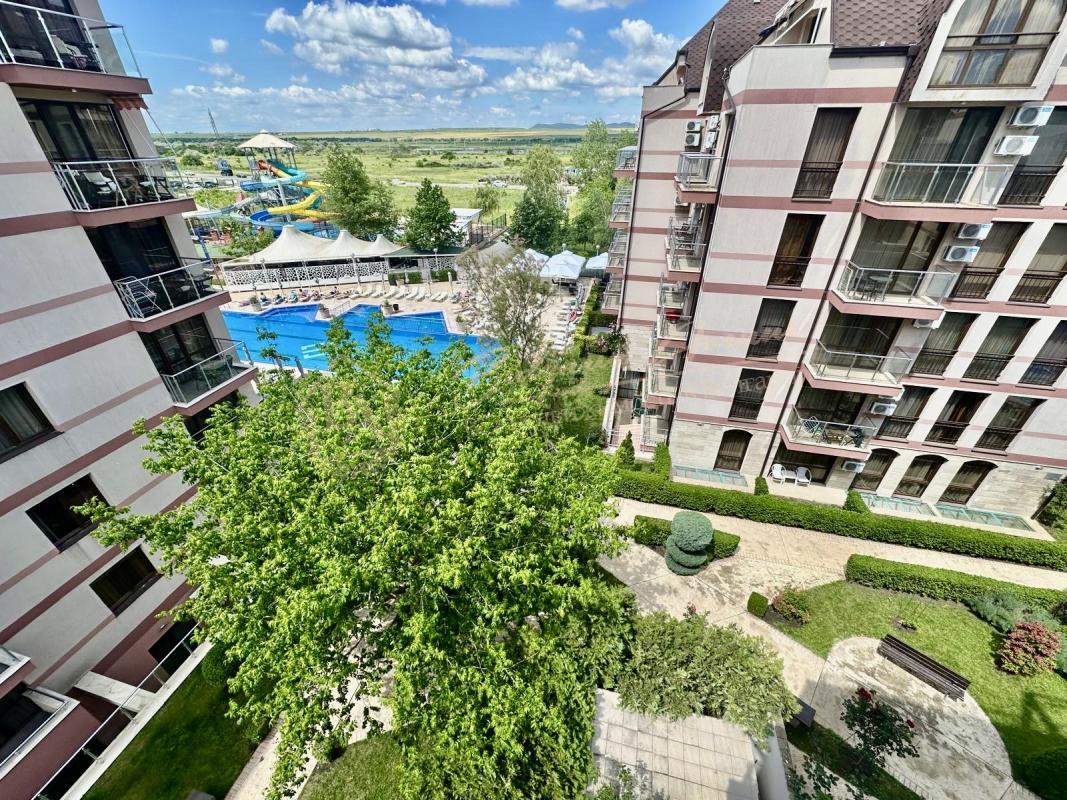 Three-Bedroom Apartment in the Apart-Hotel “Tarsis”, Sunny Beach