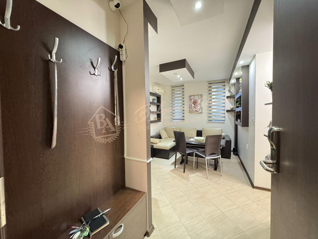 Three-bedroom apartment with private courtyard in the Tarsis Club complex