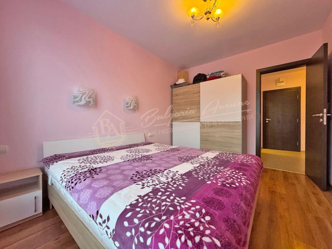 Двухкомнатная квартира в комплексе Casa Rossa, Солнечный берег - вид на бассейн